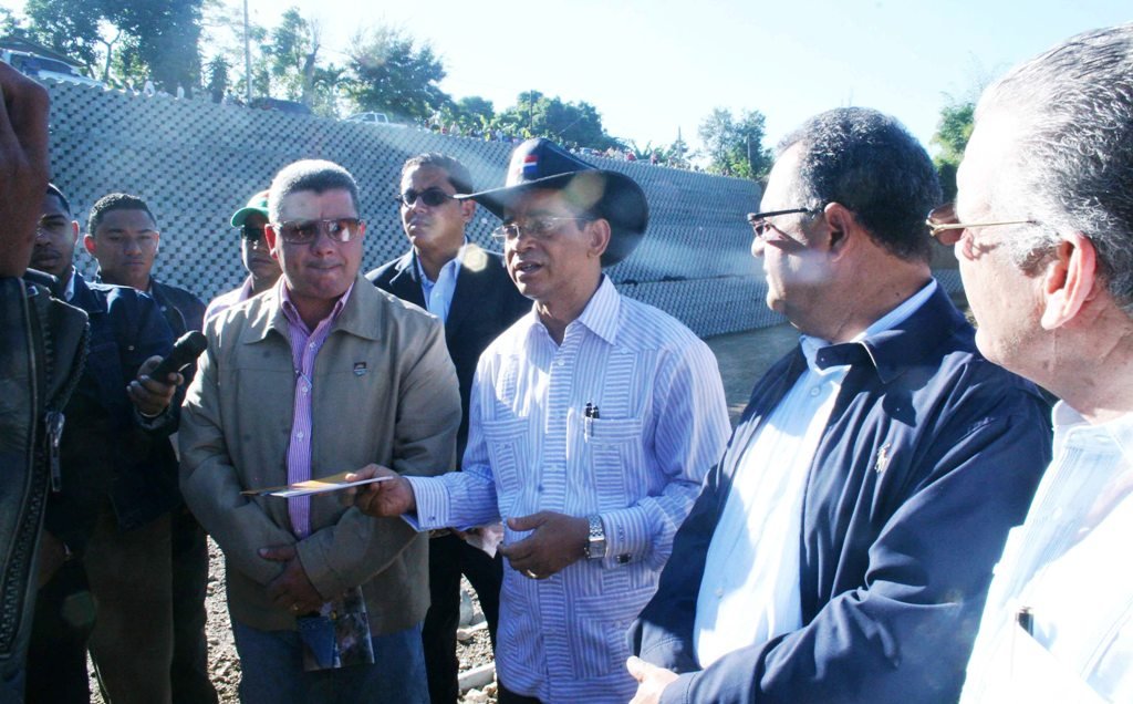 El senador Vargas Ofrece explicaciones de las obras